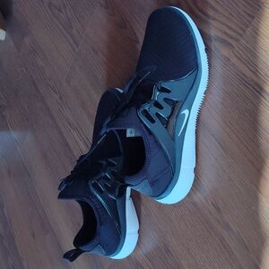 Like New Nike Men's Athletic Shoes, Size 10.5, Black & White